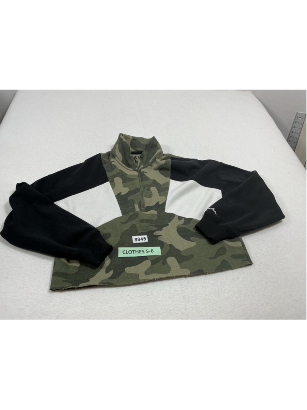 Womans Excellent Hollister Cropped Sweatshirt Large Green Camo Pullover